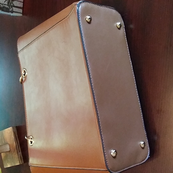 Ladies Handbag - Picture 4 of 10